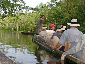 Kanufahrten und Bootstouren im Amazonas Regenwald