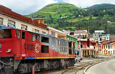 der Bahnhof in Alausi ist der Ausgangspunkt für eine Zugfahrt zur Teufelsnase