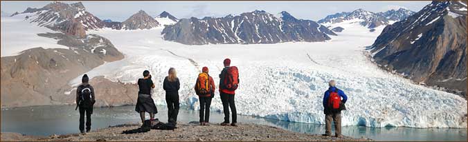 Wanderung durch die arktische Tundra