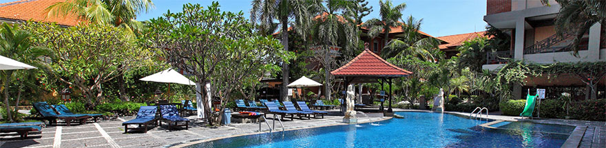 Pool des Adi Dharma Hotel auf Bali