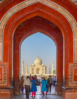Reise nach Agra um das berühmte Taj Mahal zu besichtigen