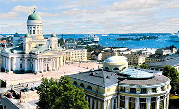 Die Uspenski-Kathedrale im Hintergrund ist die größte orthodoxe Kirche Westeuropas