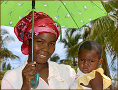 Stolze Mutter im Westen Madagaskars