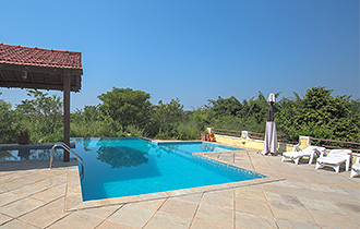 Pool der Irai Lodge