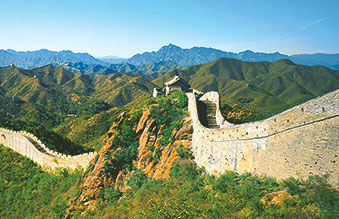 Die Chinesische Mauer wird auch die Große Mauer genannt
