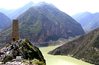 Wanderung im Jiuzhaigou-Nationalpark