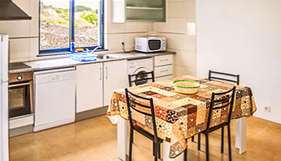 Küche des Apartments auf der Insel Pico