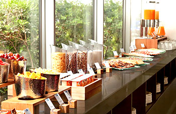 Buffet im Restaurant des Flughafenhotels in Lima