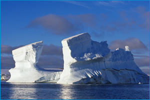 Tafeleisberge auf dieser Antarktis Kreuzfahrt - Fauna-Reisen