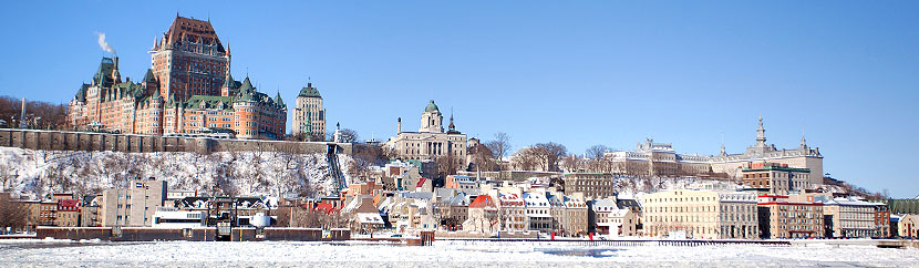 winterliche Stadtansicht von Quebec mit dem Château Frontenac vom Sankt Lorenz Strom