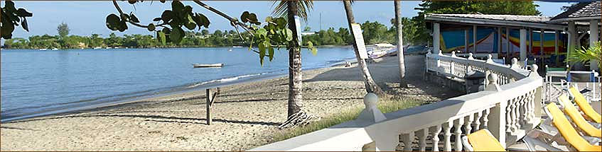 Strand des Starfish Tobago Resort auf Tobago