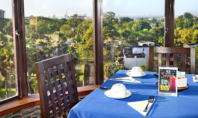 Frühstücks- Restaurant mit Panoramablick über Port of Spain