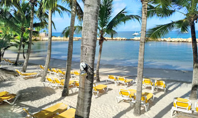 Hotel auf Tobago mit eigenem Strand und Halbpension