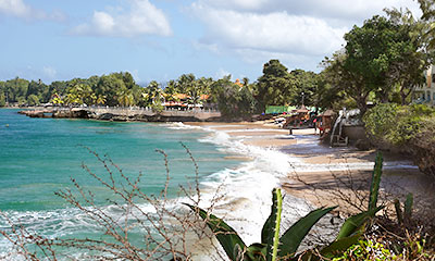 Strandzugang und weitläufiger Garten