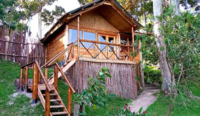 Bungalows mit Balkon und Seeblick